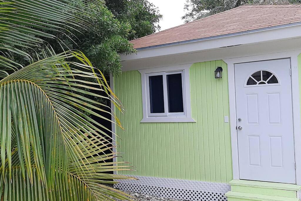 Budget & Basic In Local Neighborhood, 7Min Drive To Downtown Nassau Beach Paradise Exterior photo